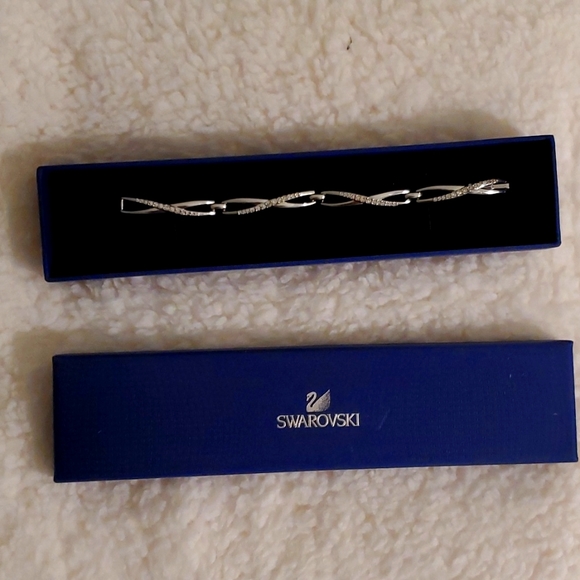 Swarovski 7"-long infinity  bracelet - Picture 1 of 3